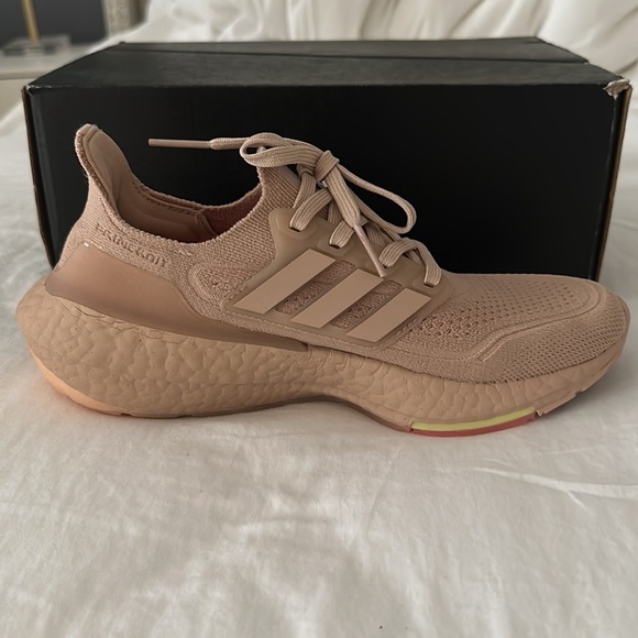 Adidas women's ultraboost 21 US6.5 - Picture 8 of 10